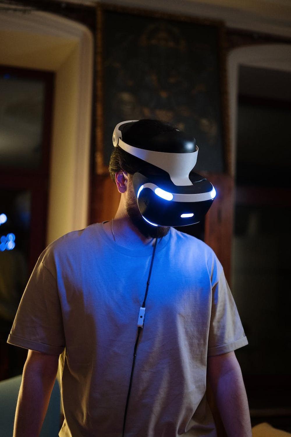 gamer_wearing_vr_goggles